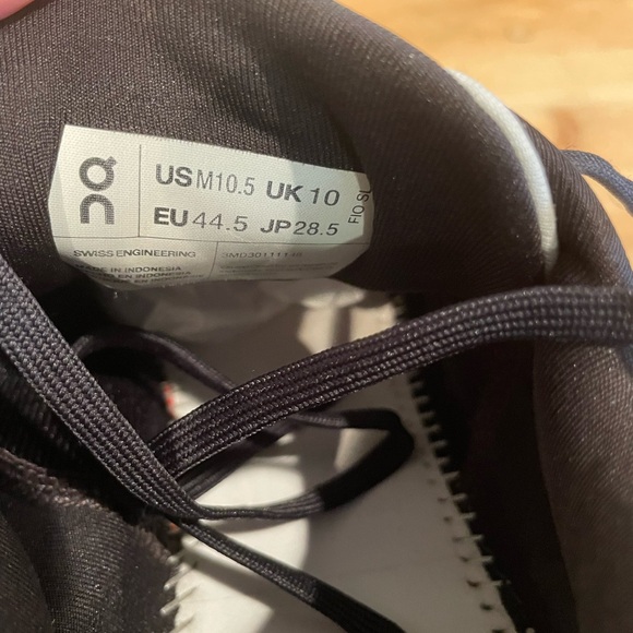 On Cloudstratus 3 Running Shoes White/Sand Mens Size 10.5 - Picture 8 of 10